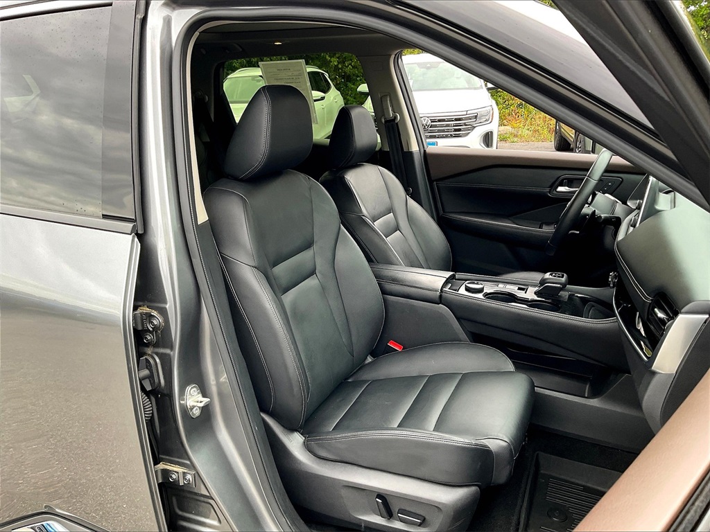 2023 Nissan Rogue SL photo 9