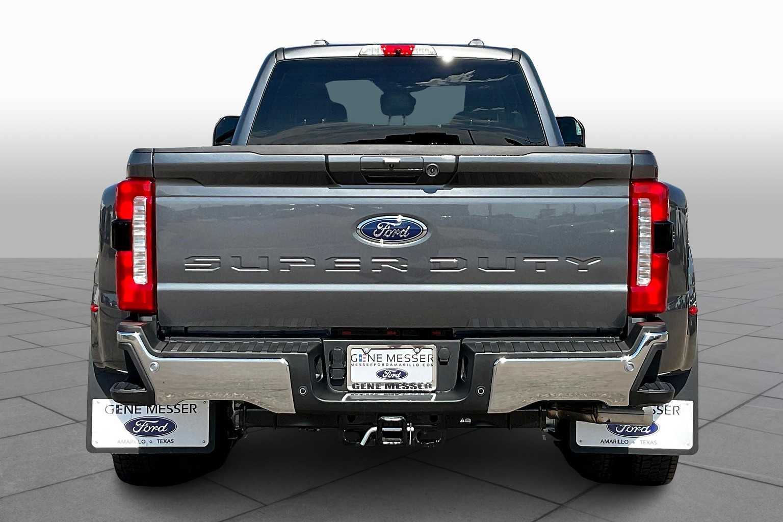 2026 Ford F-450 Lariat photo 4