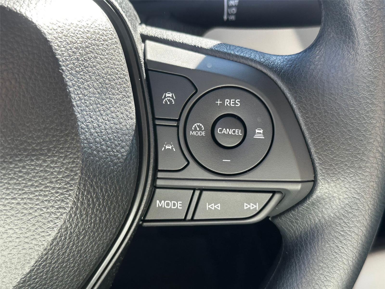 2025 Toyota Corolla LE photo 15