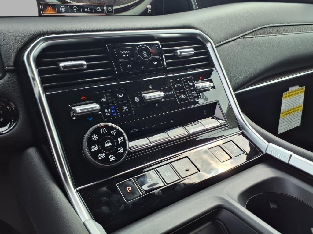 2025 Nissan Armada Platinum Reserve photo 6