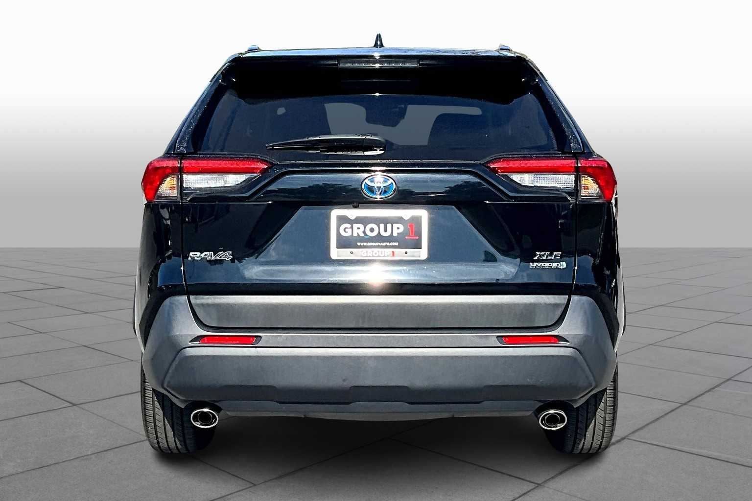 2022 Toyota RAV4 Hybrid XLE photo 4