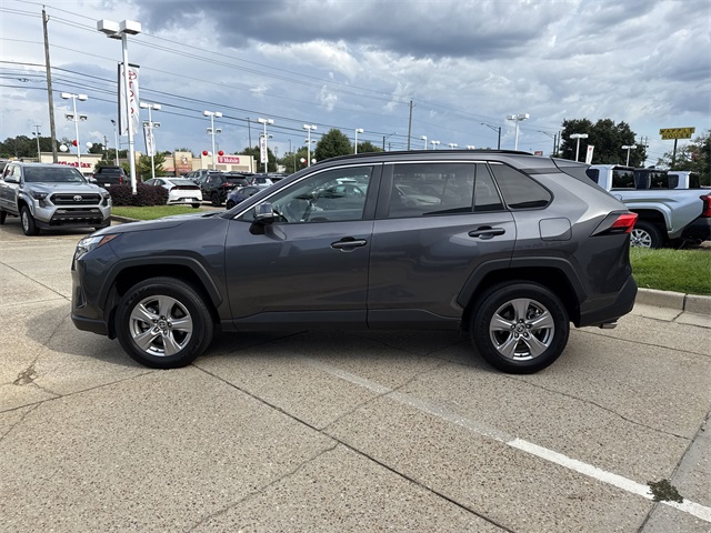 2024 Toyota RAV4 XLE photo 4