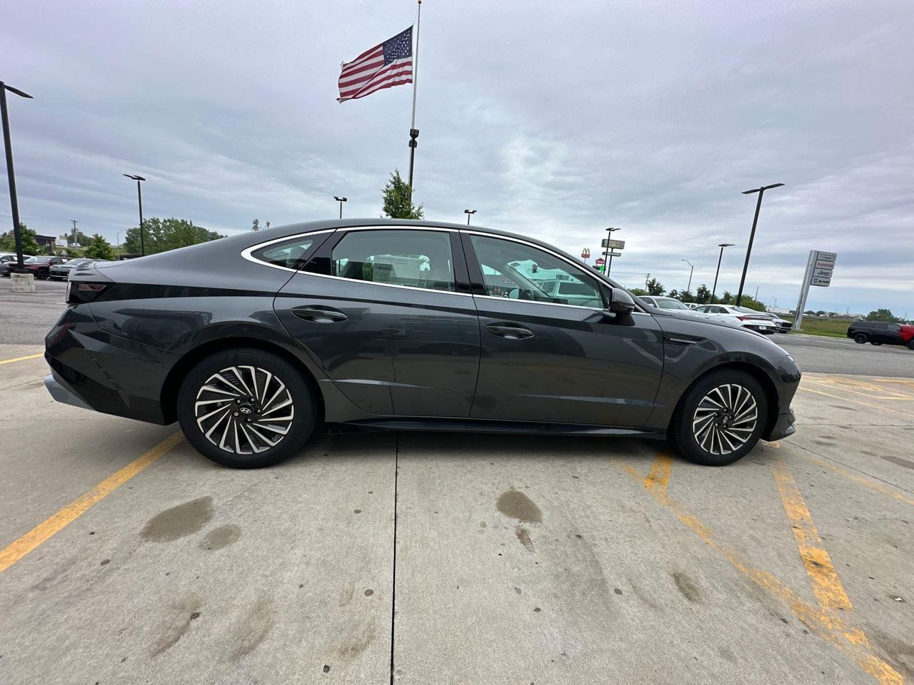 2024 Hyundai Sonata Hybrid SEL photo 4