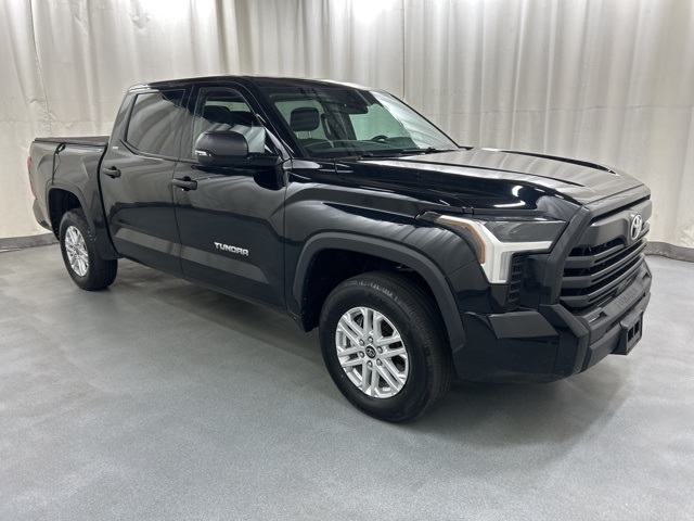 2023 Toyota Tundra SR5's photo