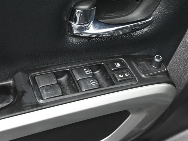 2017 Nissan Titan SV photo 20