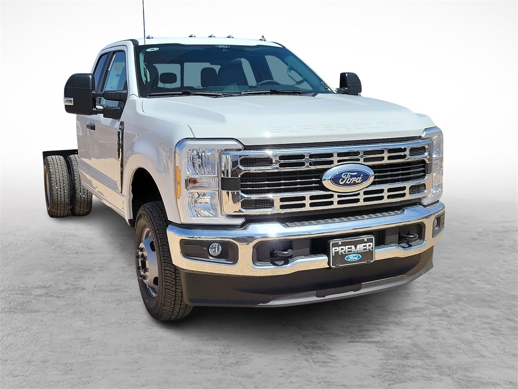 2025 Ford F-350 XL photo 2