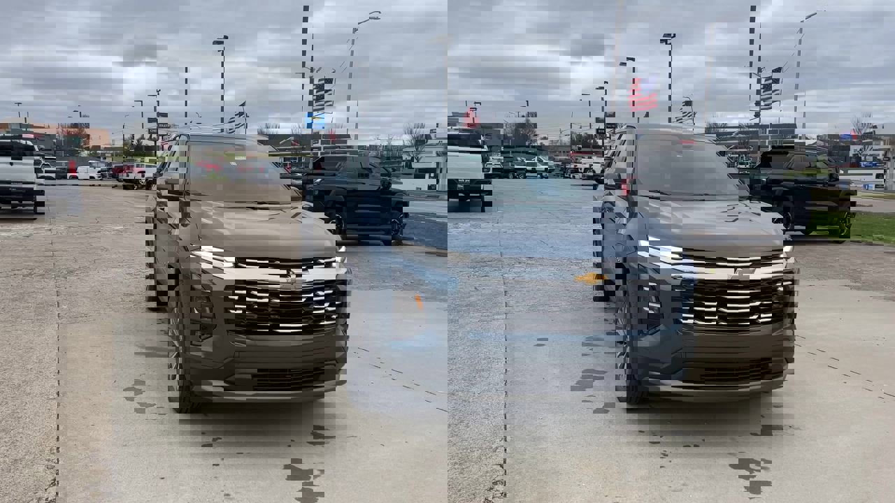 2026 Chevrolet Equinox LT photo 2