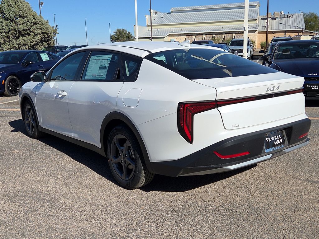 2025 Kia K4 LXS photo 3