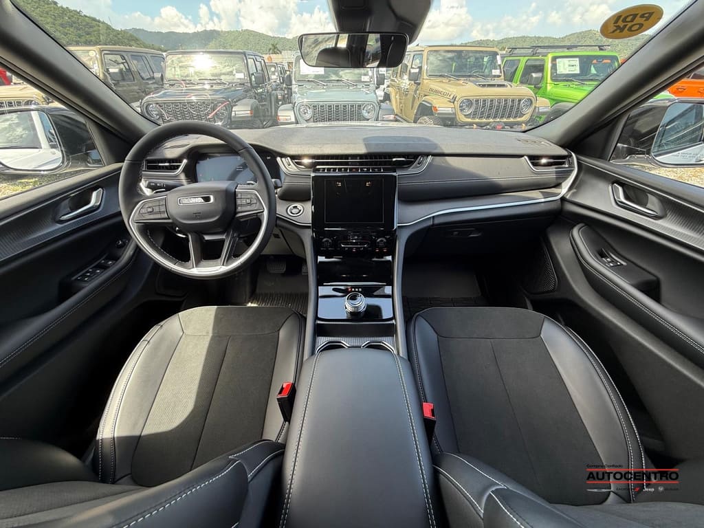 2025 Jeep Grand Cherokee Laredo Altitude photo 2