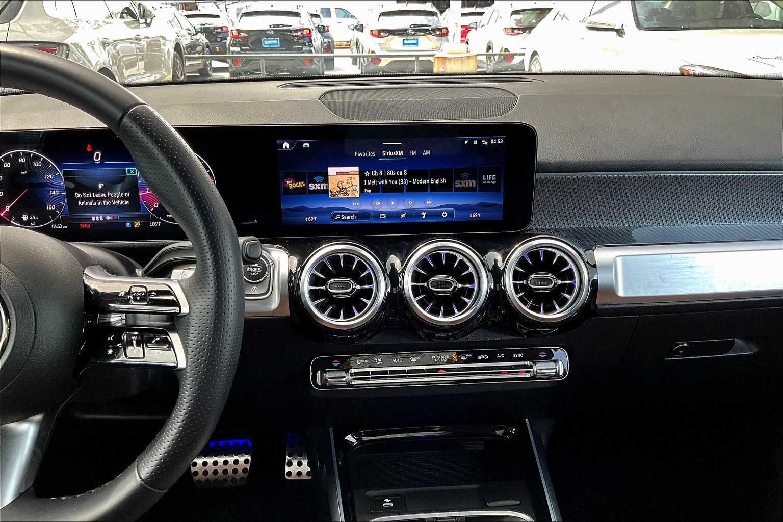 2025 Mercedes Benz GLB 250 4MATIC photo 6
