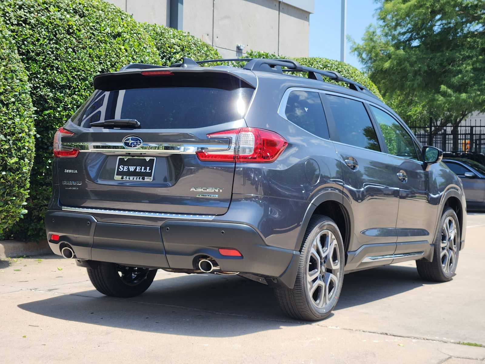2025 Subaru Ascent Limited photo 3