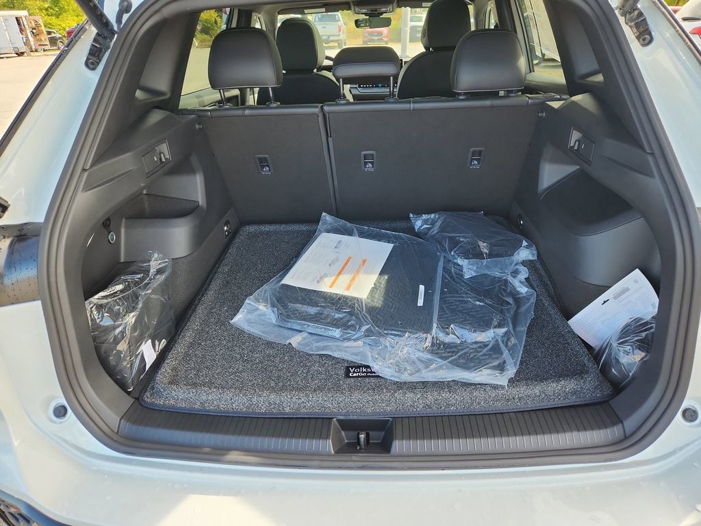 2025 Volkswagen Tiguan SE R-Line Black photo 19