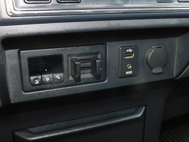 2017 Nissan Titan SV photo 29