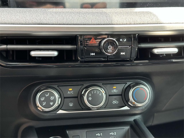 2025 Nissan Kicks SV photo 21