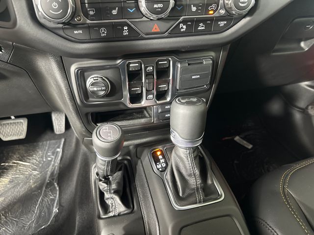 2025 Jeep Wrangler Sahara photo 17