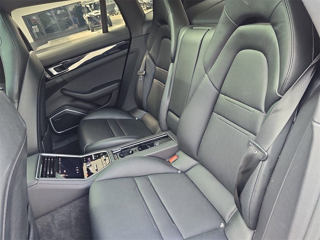 2023 Porsche Panamera Platinum photo 13