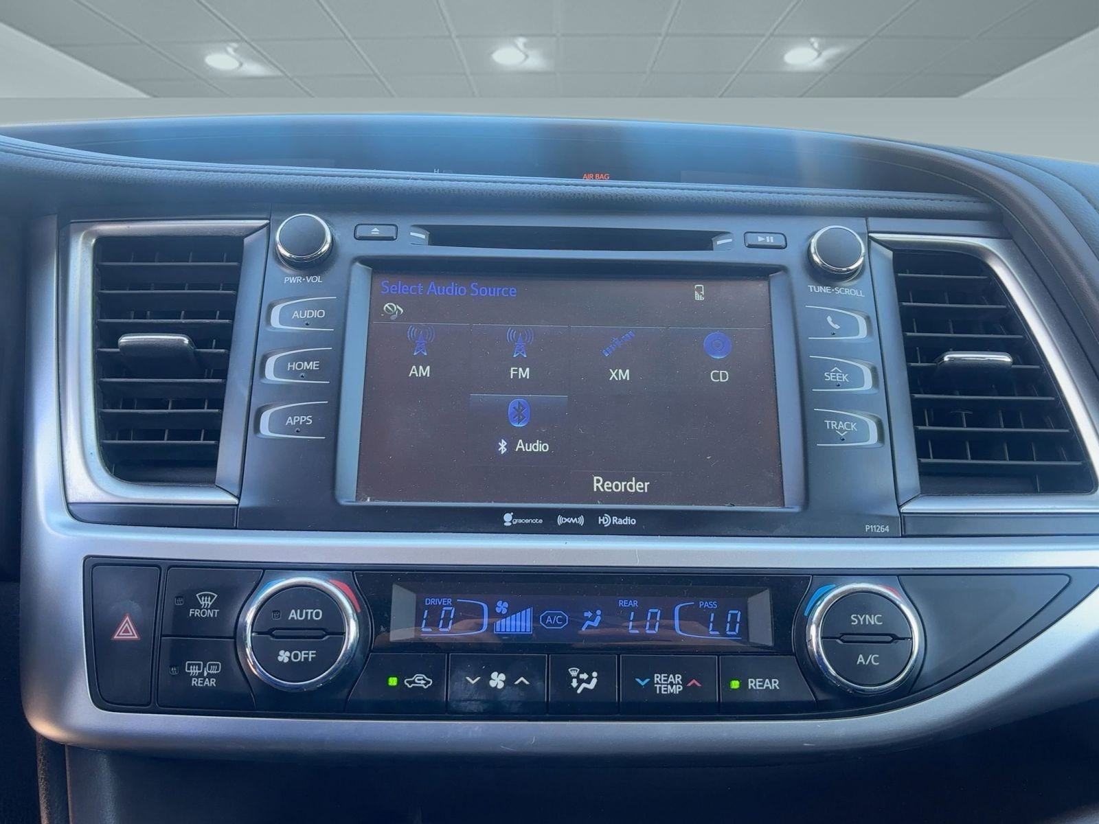 2016 Toyota Highlander LE photo 21