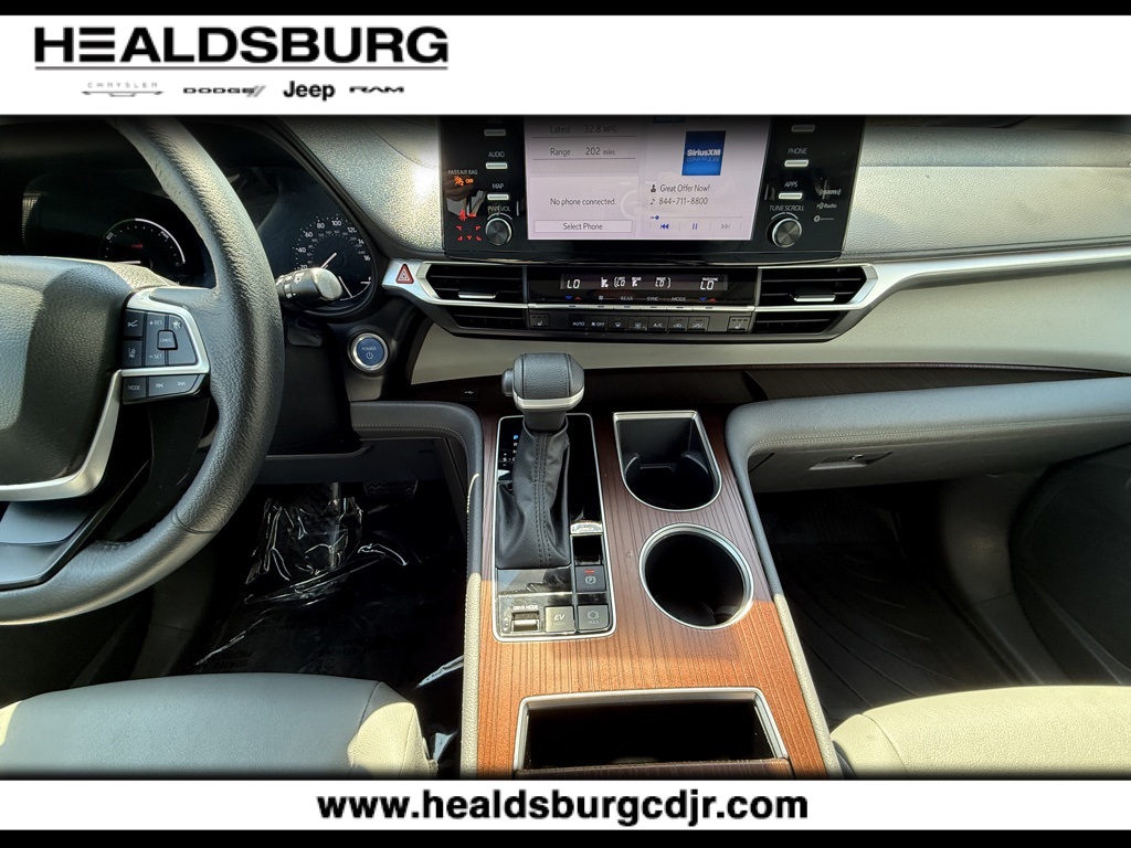 2023 Toyota Sienna XLE photo 17