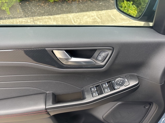 2025 Ford Escape ST-Line Select photo 13
