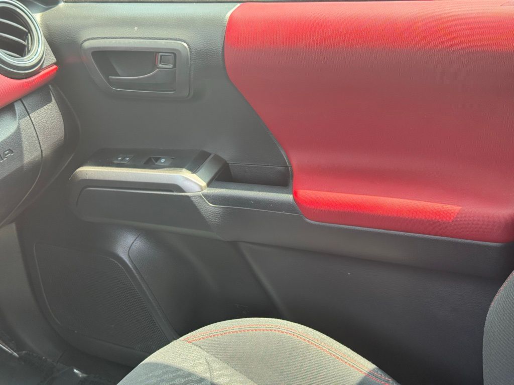 2023 Toyota Tacoma 4x4 TRD Off-Road photo 18