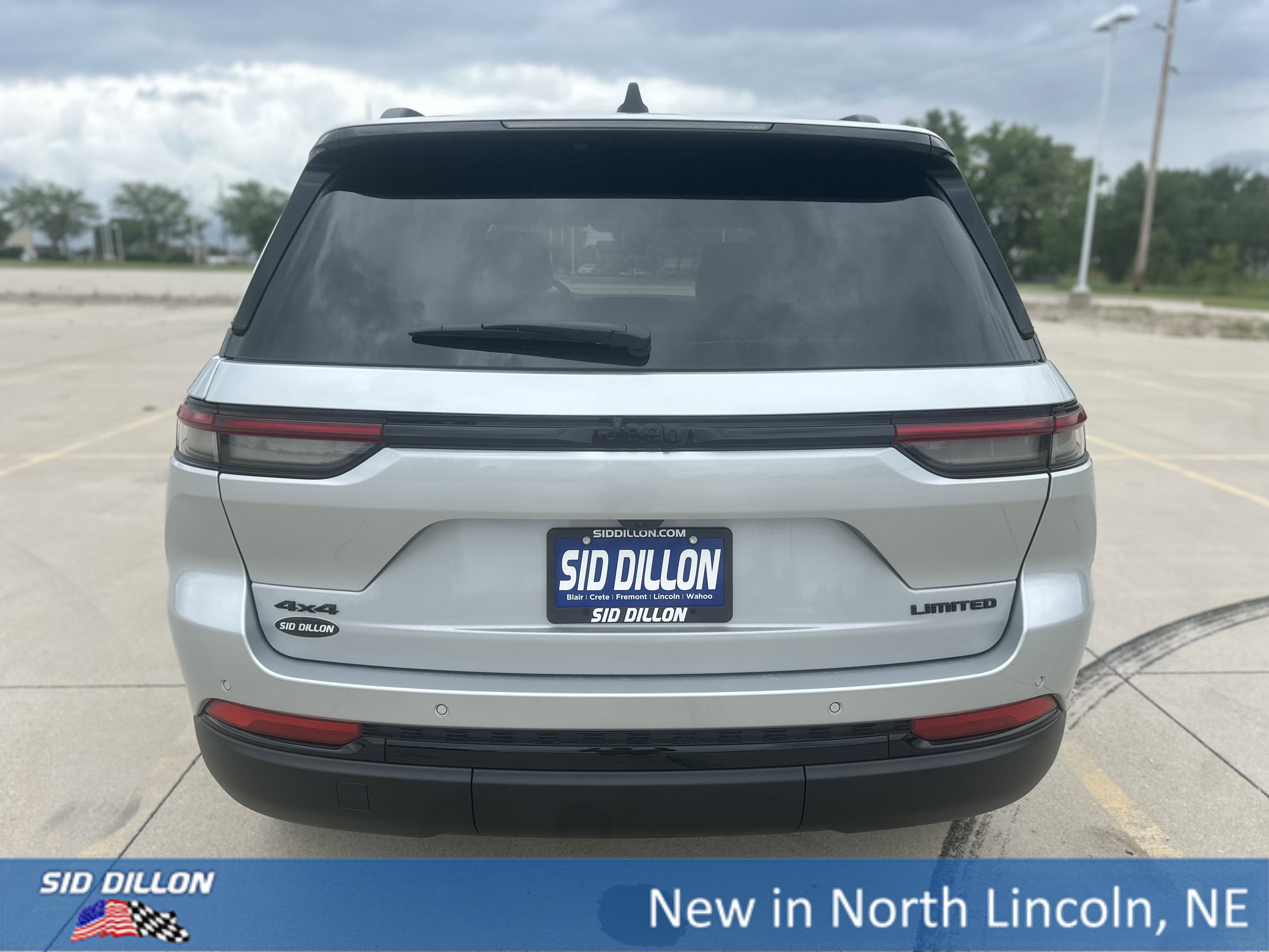 2025 Jeep Grand Cherokee Limited photo 3