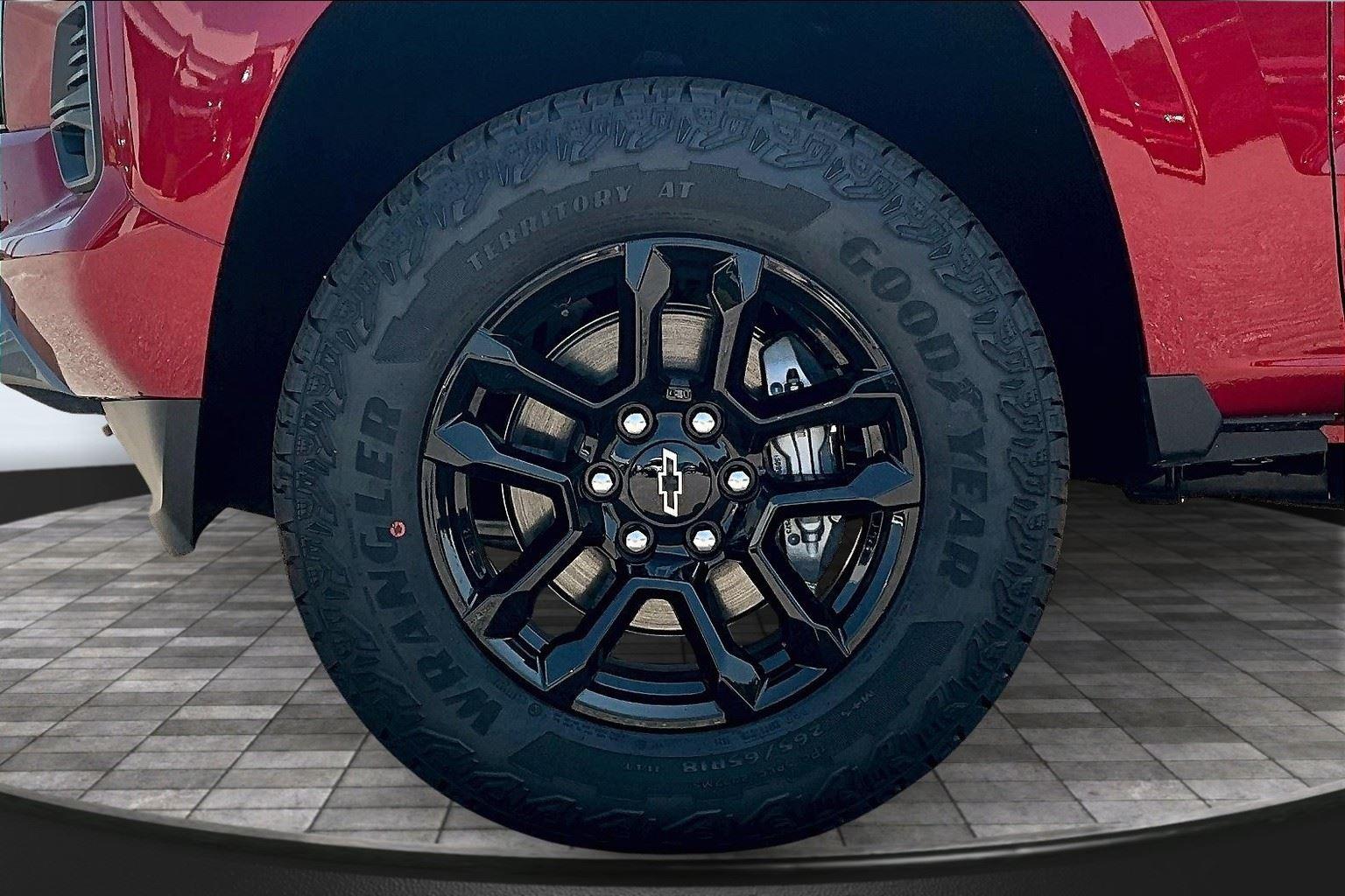 2025 Chevrolet Colorado Z71 photo 13