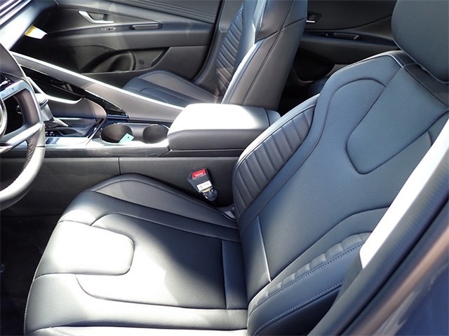 2025 Hyundai Elantra Limited photo 10