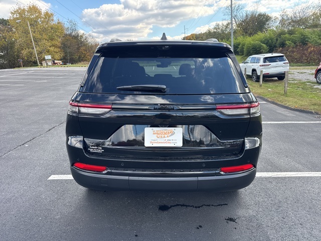 2025 Jeep Grand Cherokee Limited photo 3