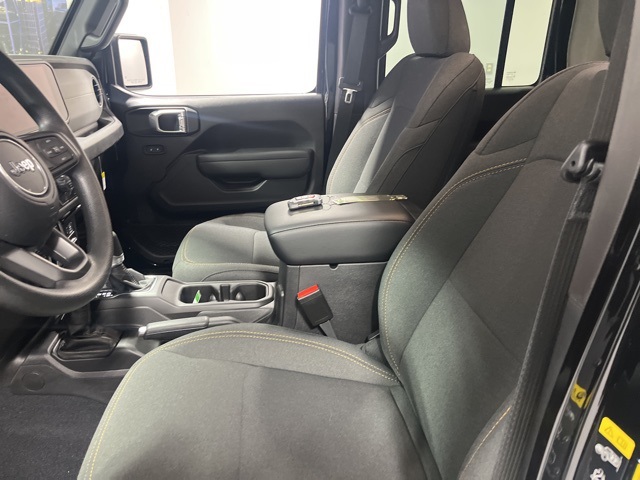 2025 Jeep Gladiator photo 7