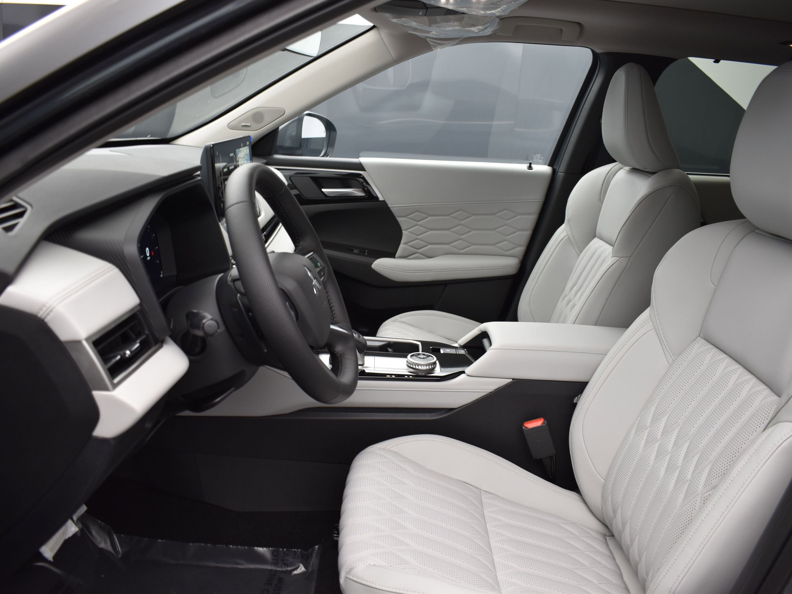 2025 Mitsubishi Outlander SEL photo 14