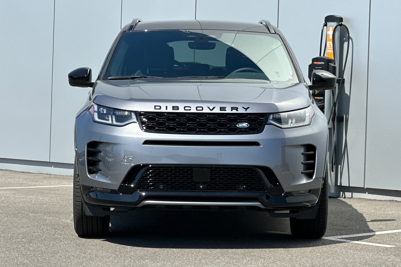 2025 Land Rover Discovery Sport SE photo 8