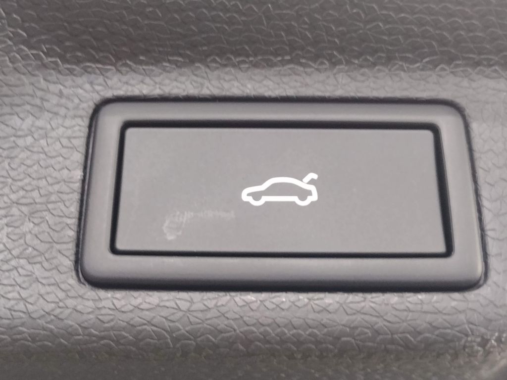 2025 Volkswagen ID. Buzz photo 19
