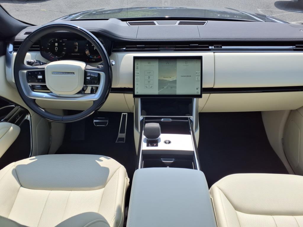 2025 Land Rover Range Rover SE photo 4
