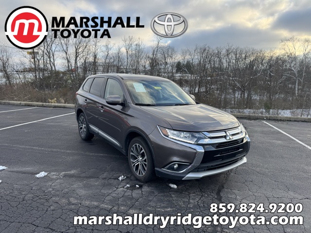 2017 Mitsubishi Outlander SE's photo