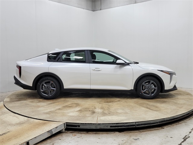 2025 Kia K4 LXS photo 3