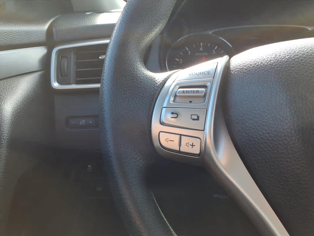 2015 Nissan Rogue SV photo 22