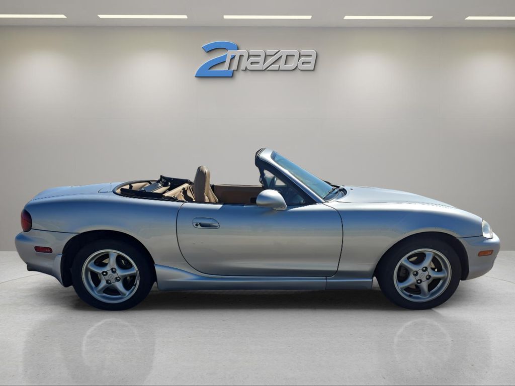 2000 Mazda MX-5 Miata Miata Base photo 17
