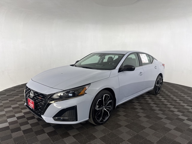 2023 Nissan Altima 2.5 SR photo 3