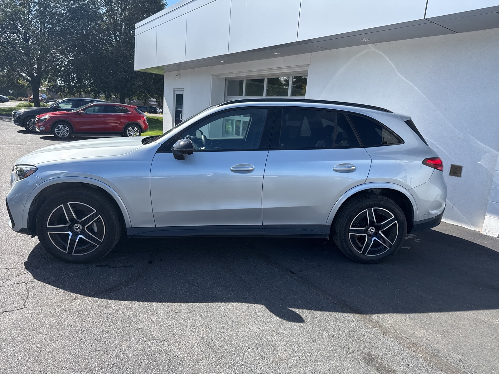 2024 Mercedes Benz GLC 300 4MATIC photo 2