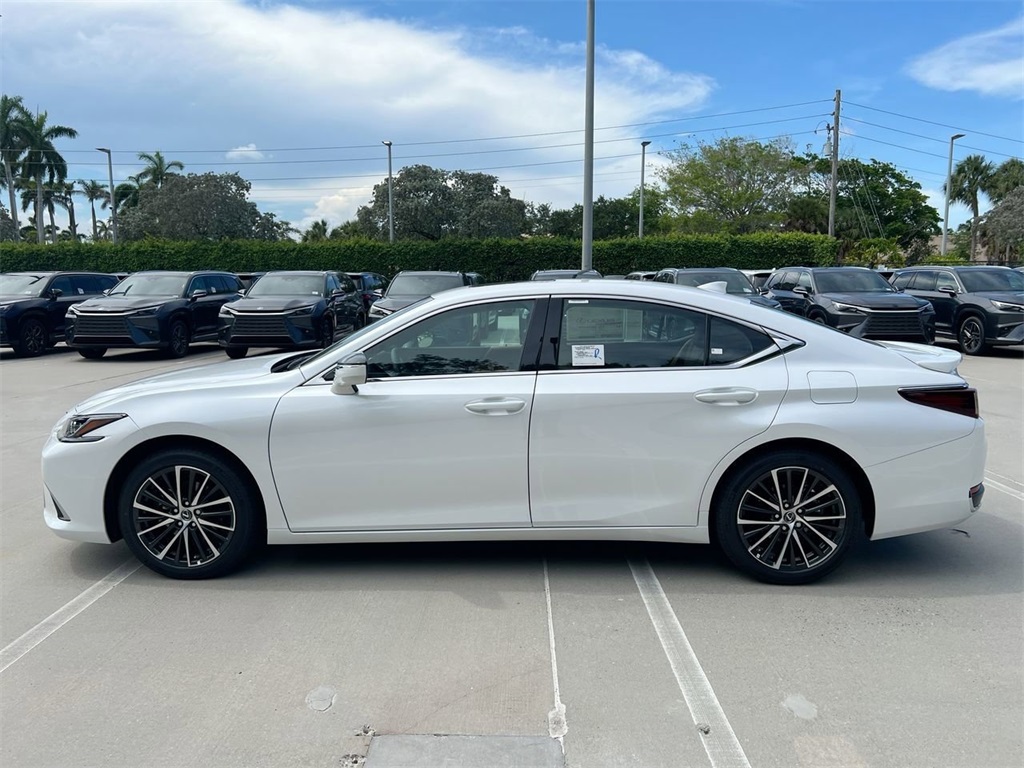 2025 Lexus ES 300h photo 4