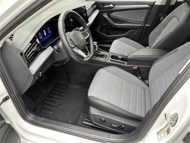 2025 Volkswagen Jetta 1.5T SE photo 2