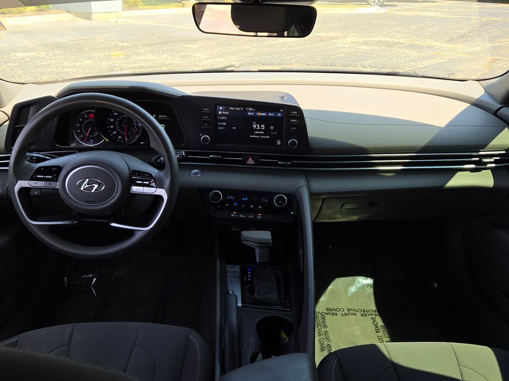 2023 Hyundai Elantra SEL photo 13