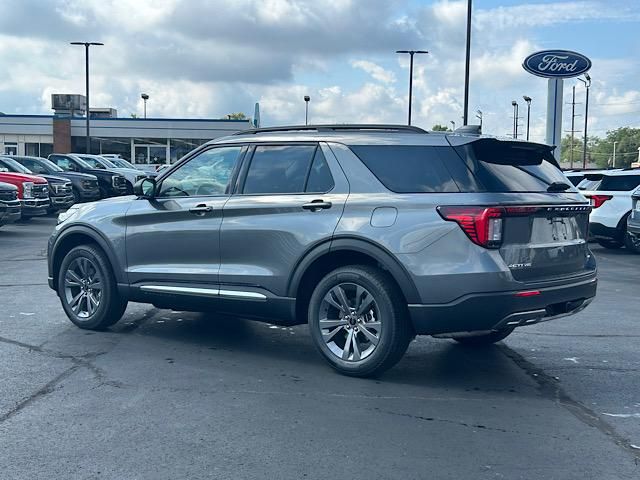2025 Ford Explorer photo 6