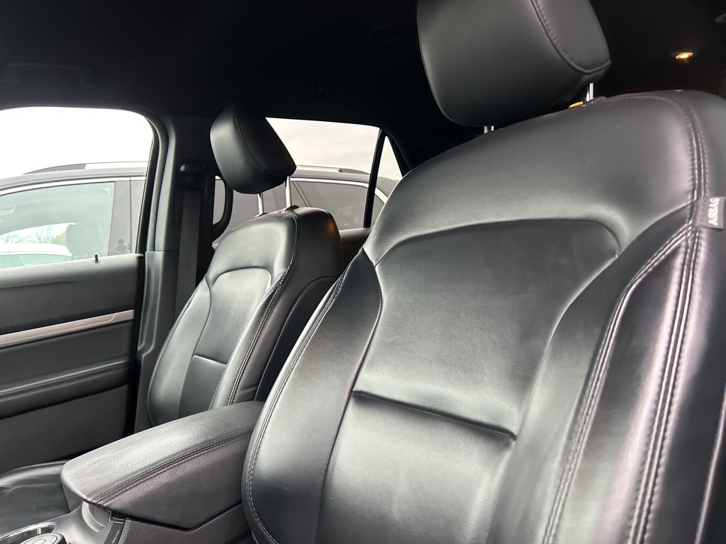 2019 Ford Explorer XLT photo 4