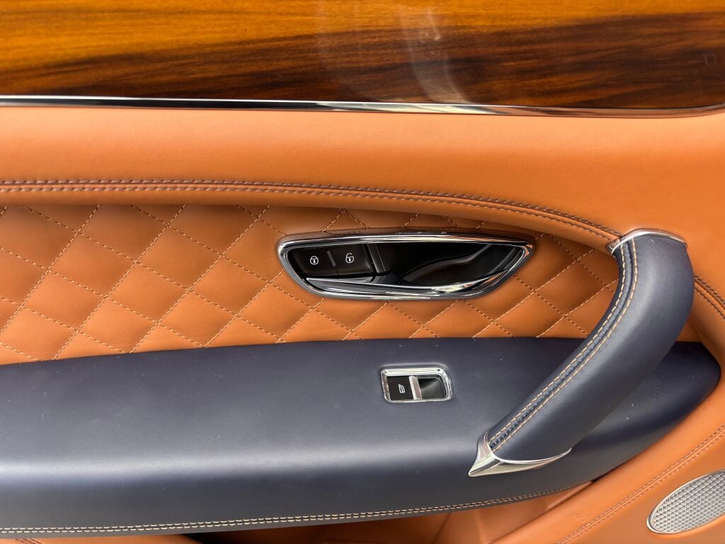 2019 Bentley Bentayga V8 photo 14