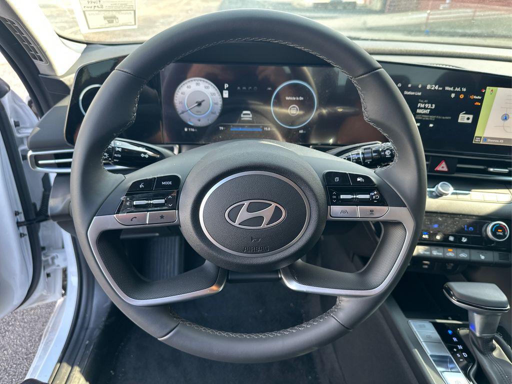 2025 Hyundai Elantra SEL Convenience photo 16