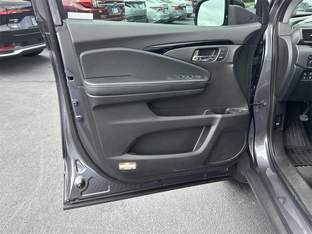 2020 Honda Ridgeline RTL-E photo 3