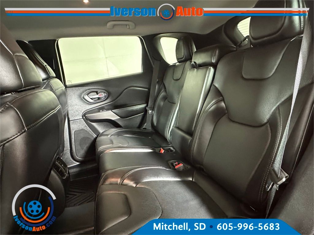 2021 Jeep Cherokee Latitude Lux photo 21