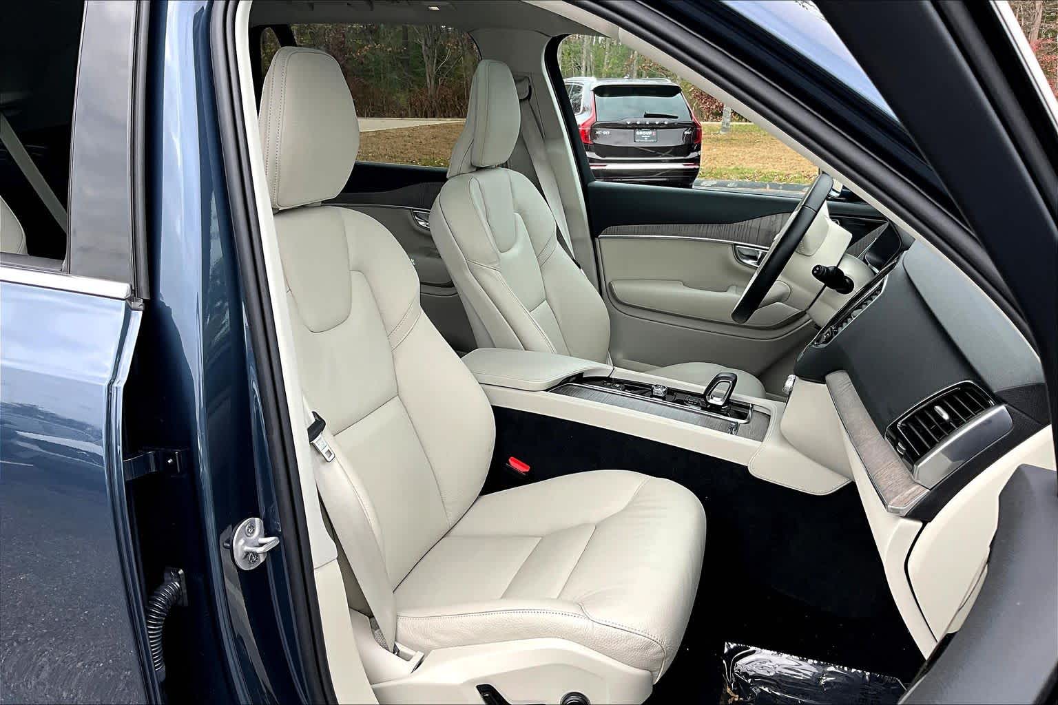 2024 Volvo XC90 Plus photo 4
