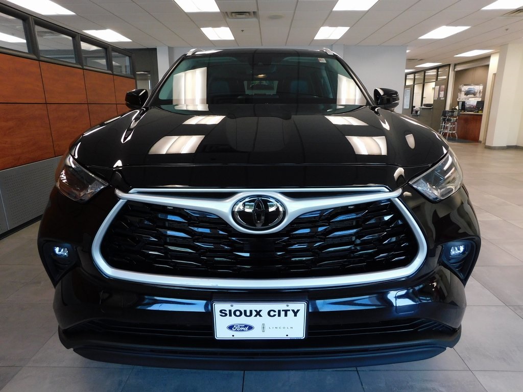 2022 Toyota Highlander XLE photo 3